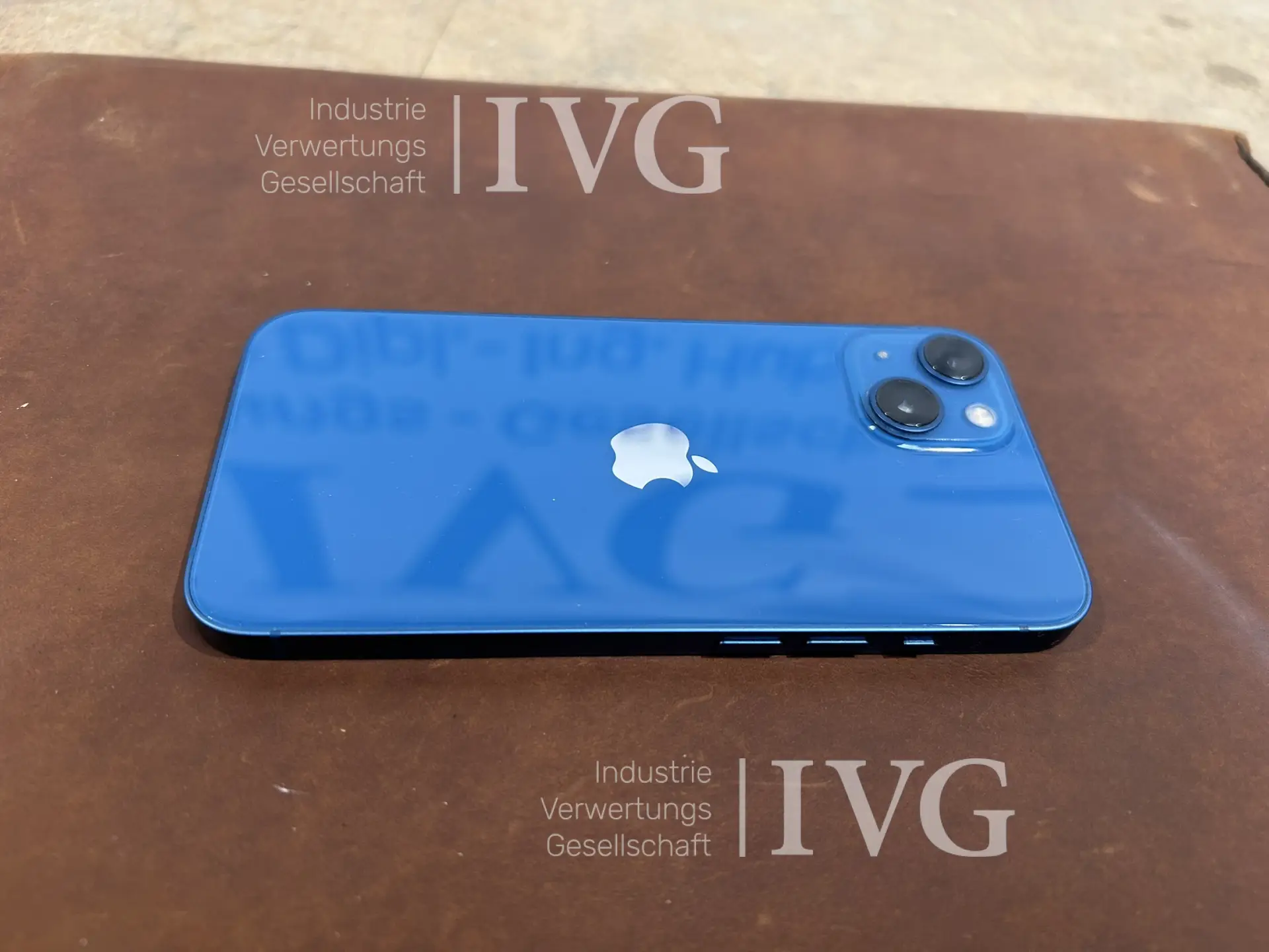Smartphone APPLE iPhone 13 Blau